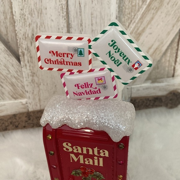 Bath and Body Works Christmas 2023 Santa Mail Light Up Wallflower Plug - Picture 2 of 7